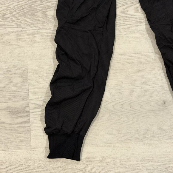 Lululemon Dance Studio Jogger Pants Black Size 2 Mid-Rise Crop EUC - Picture 3 of 4